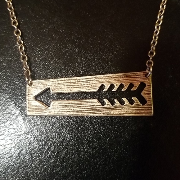 Arrow Necklace - Picture 8 of 8
